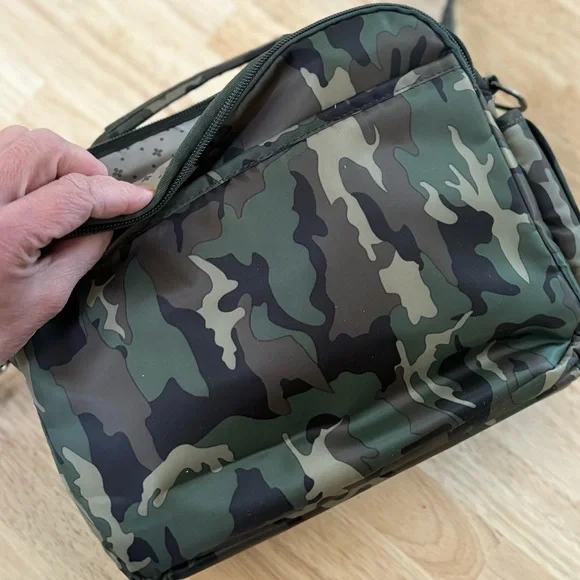 Lug Navigator Camo Quilted Messenger Bag - Picture 13 of 14